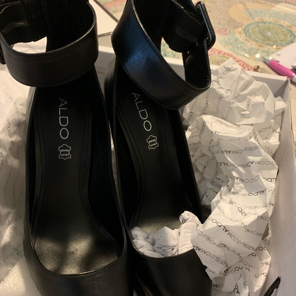 Heels - Picture 2 of 3